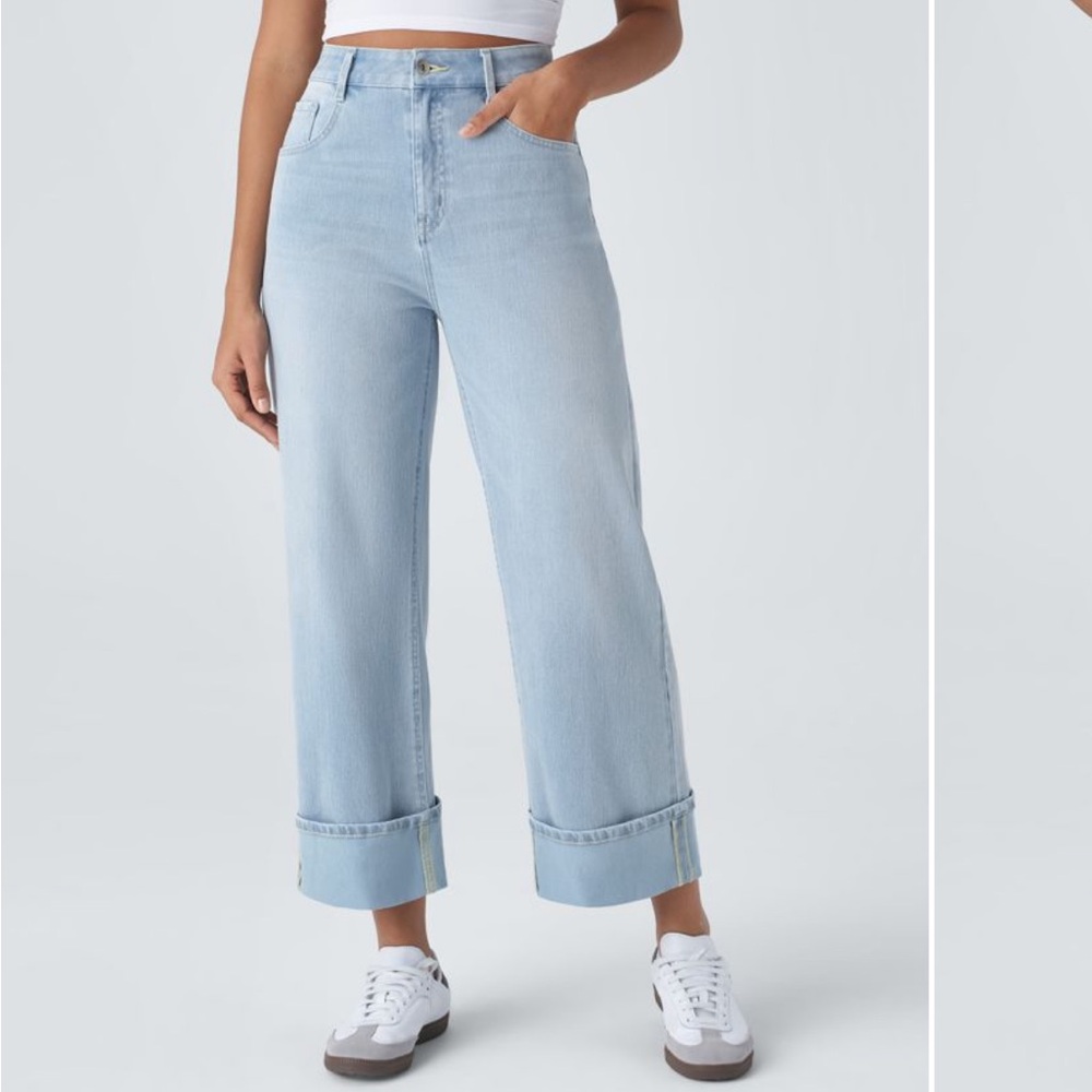 Women’s wide light blue Halara Jeans size medium petite